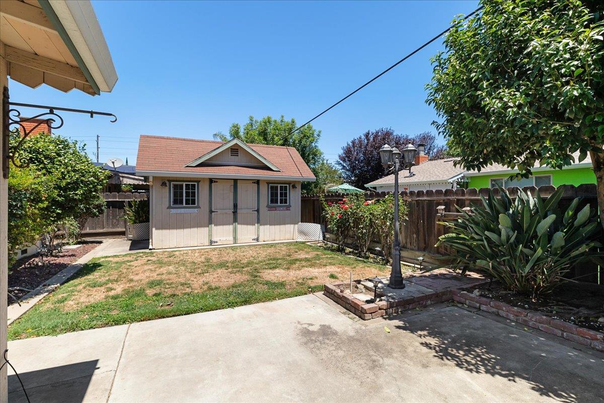 1718 Sandalwood Dr, Modesto, CA 95350