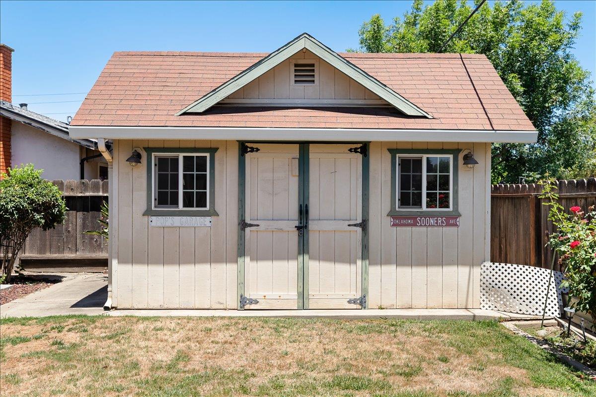 1718 Sandalwood Dr, Modesto, CA 95350