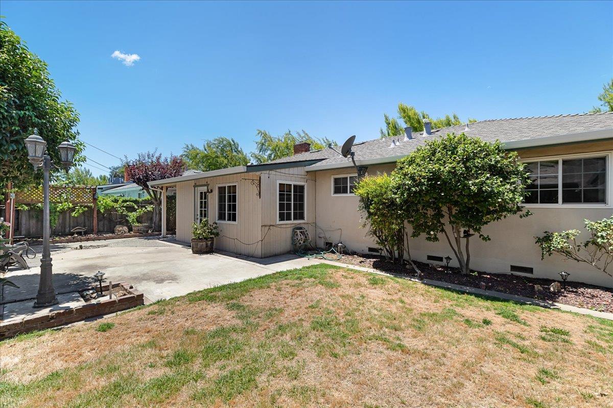 1718 Sandalwood Dr, Modesto, CA 95350