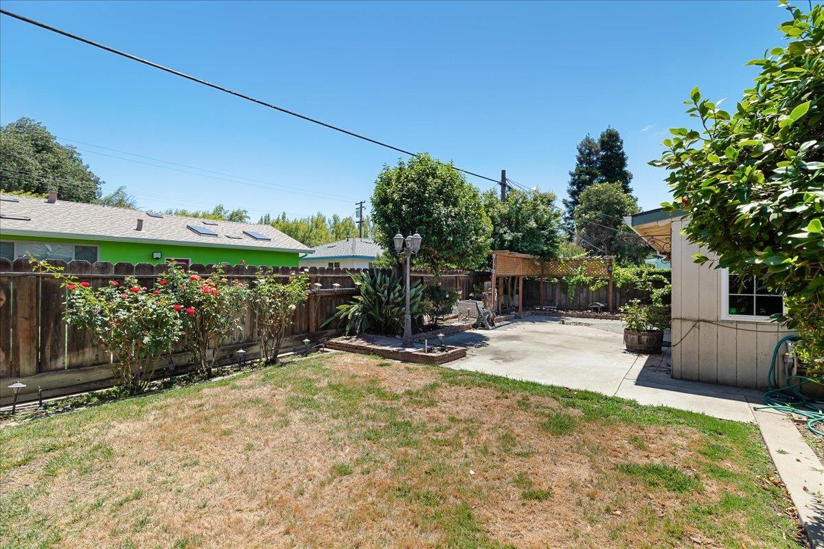 1718 Sandalwood Dr, Modesto, CA 95350