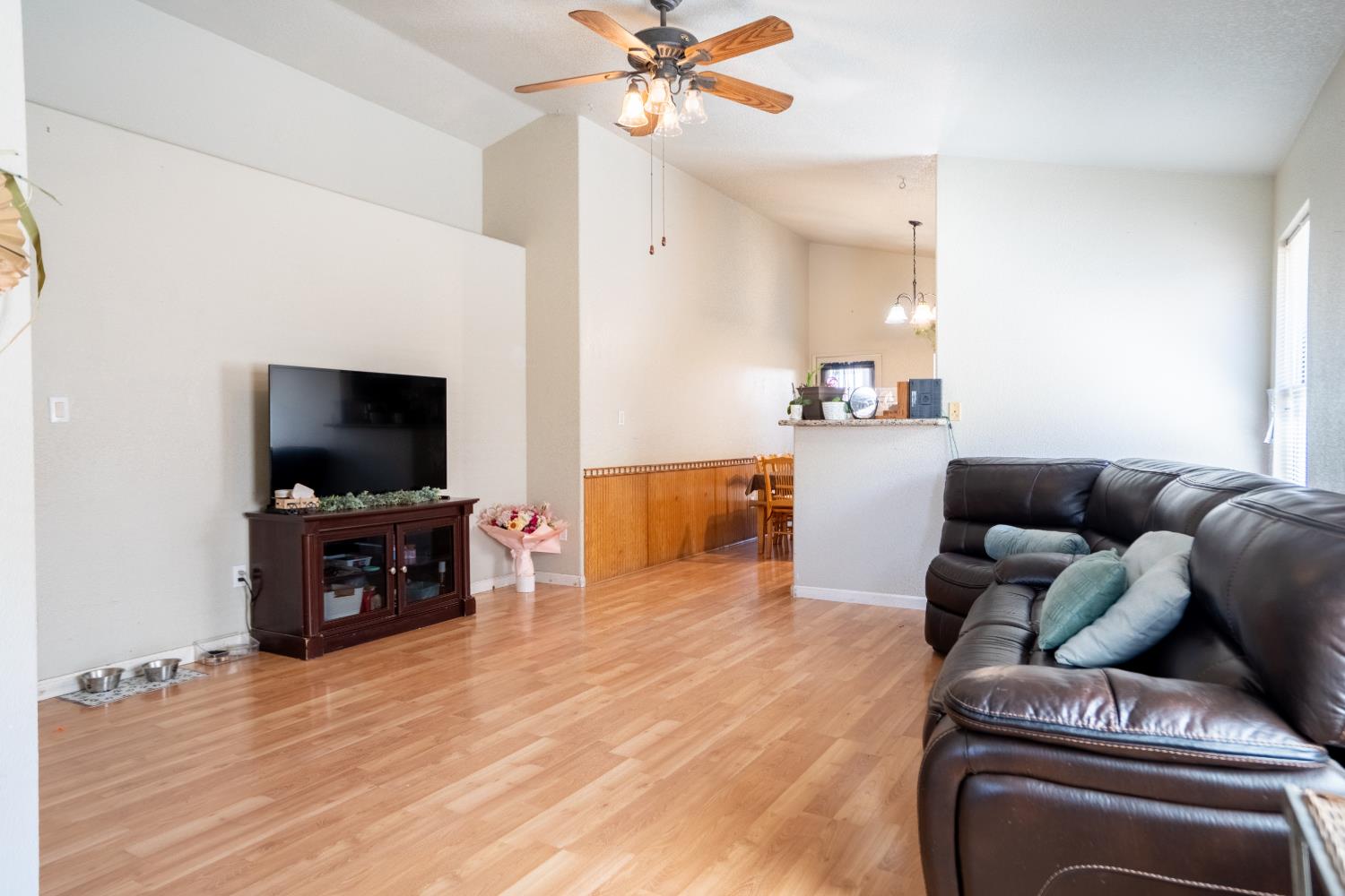 1089 La Mesa Street, Escalon, CA 95320