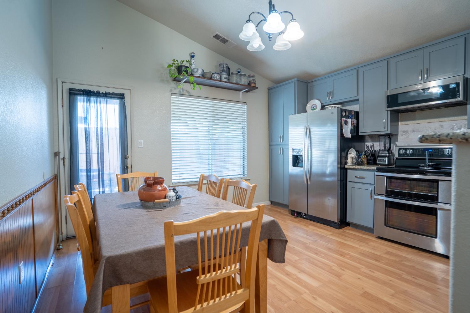 1089 La Mesa Street, Escalon, CA 95320