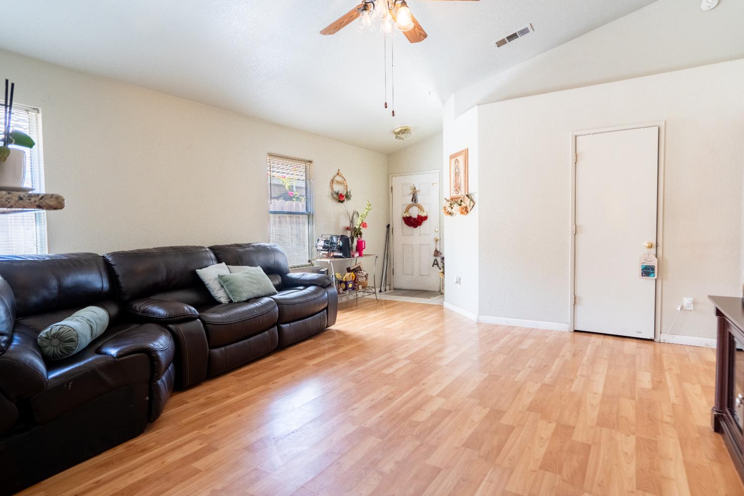 1089 La Mesa Street, Escalon, CA 95320