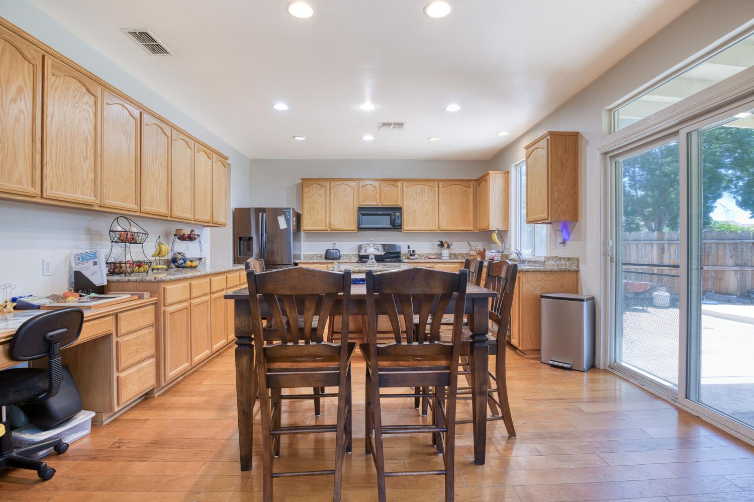 3724 Macadamia Ln, Ceres, CA 95307