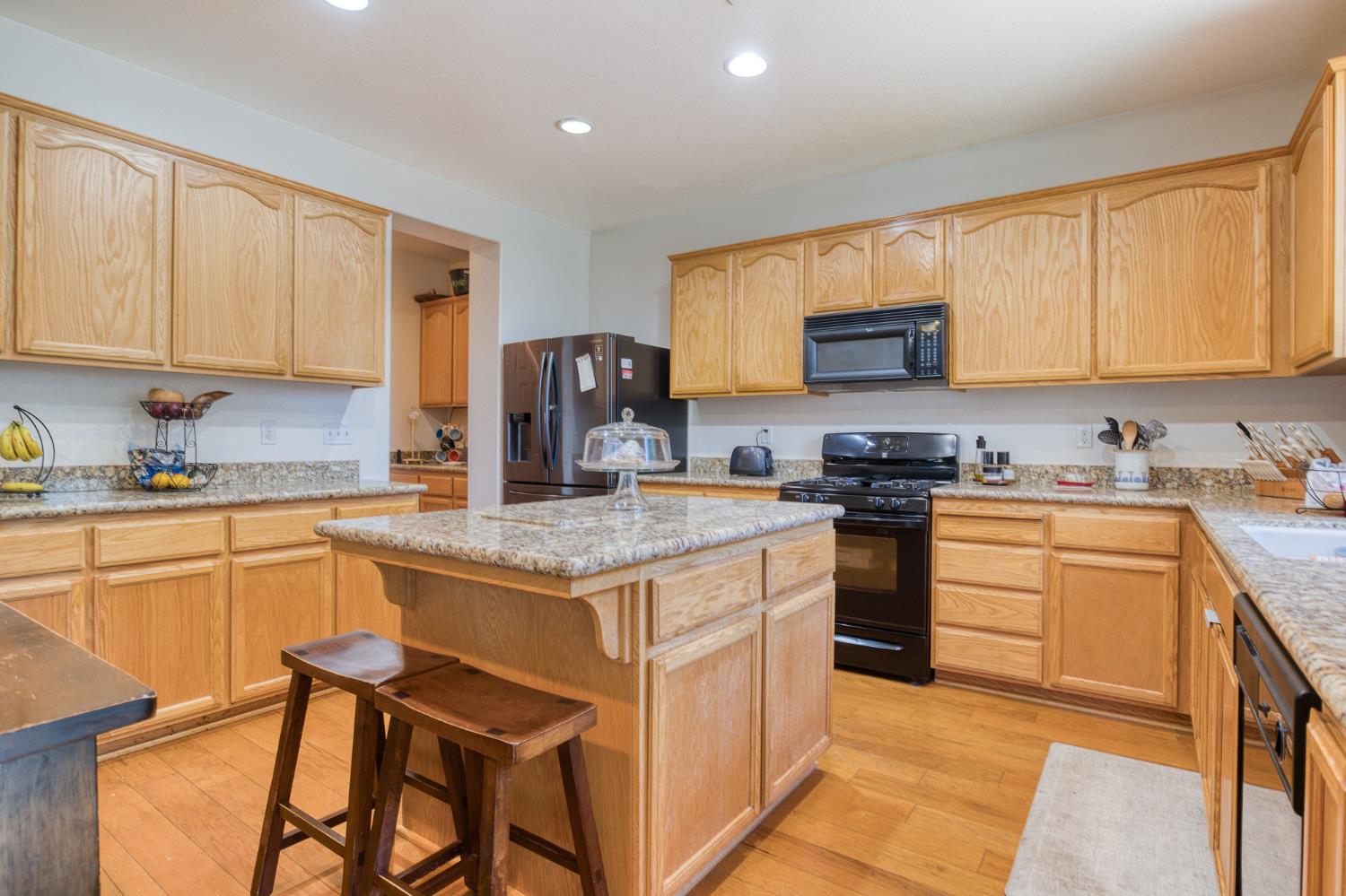 3724 Macadamia Ln, Ceres, CA 95307