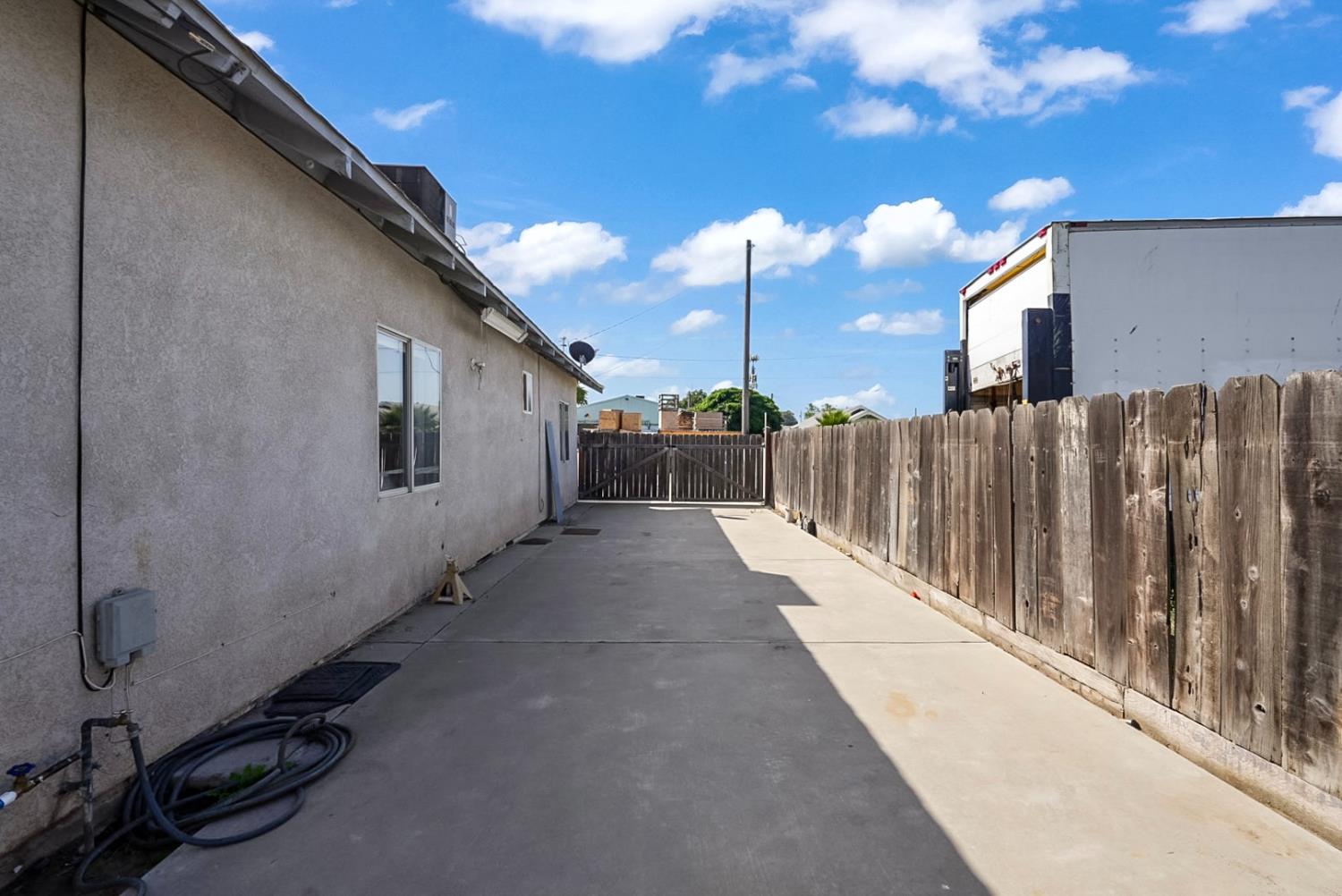2111 Hackett Rd, Ceres, CA 95307