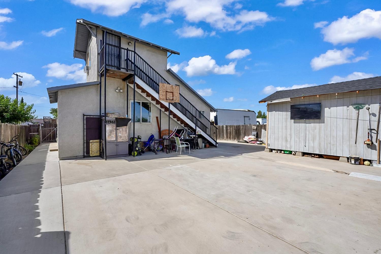 2111 Hackett Rd, Ceres, CA 95307