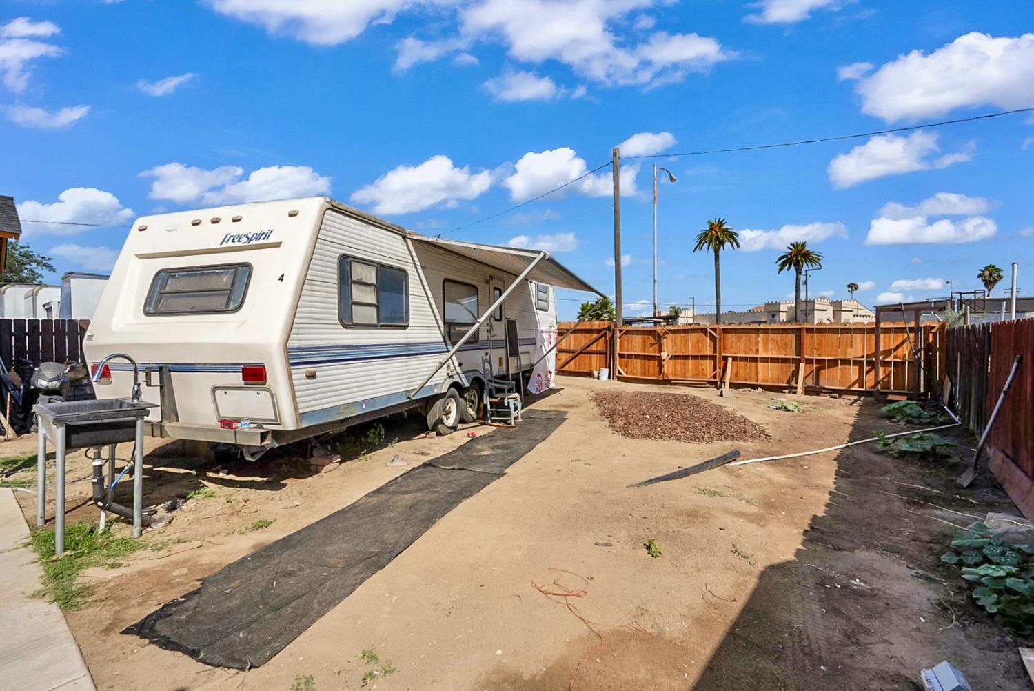 2111 Hackett Rd, Ceres, CA 95307
