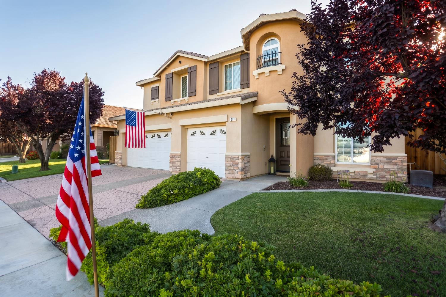 211 Las Palmas St, Los Banos, CA 93635