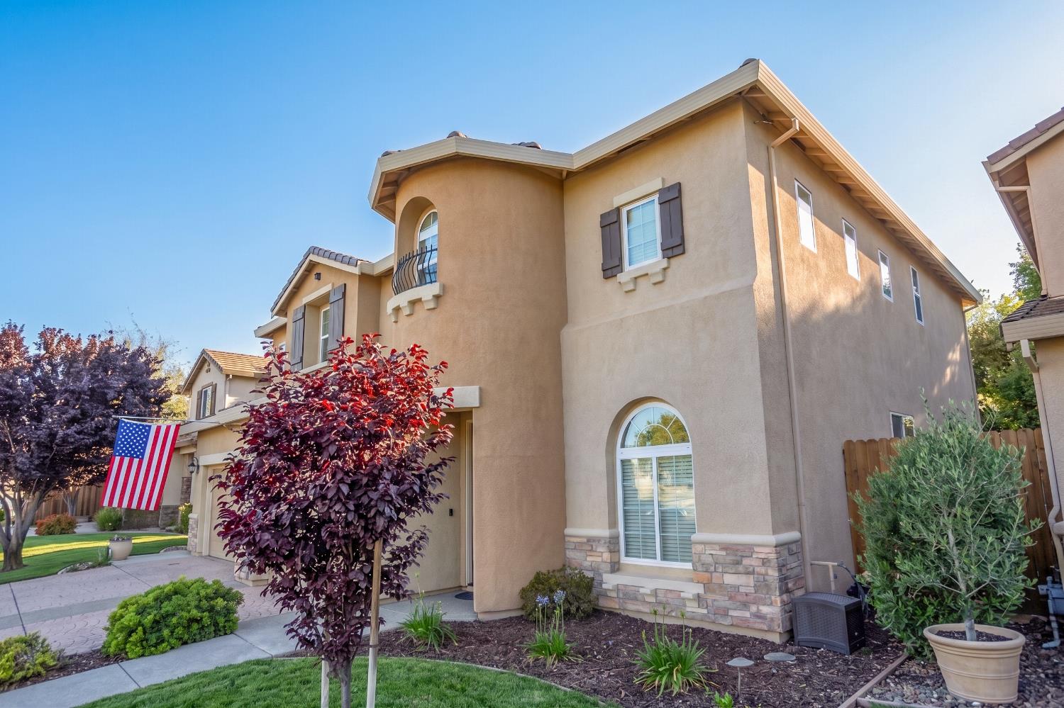 211 Las Palmas St, Los Banos, CA 93635