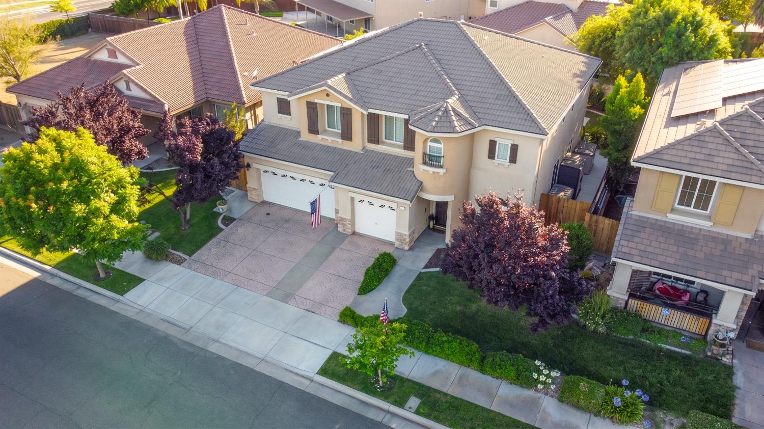 211 Las Palmas St, Los Banos, CA 93635