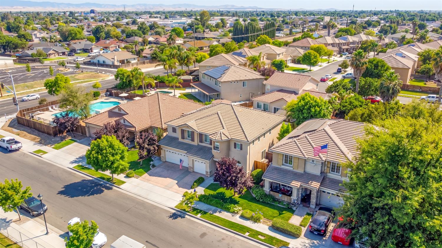 211 Las Palmas St, Los Banos, CA 93635