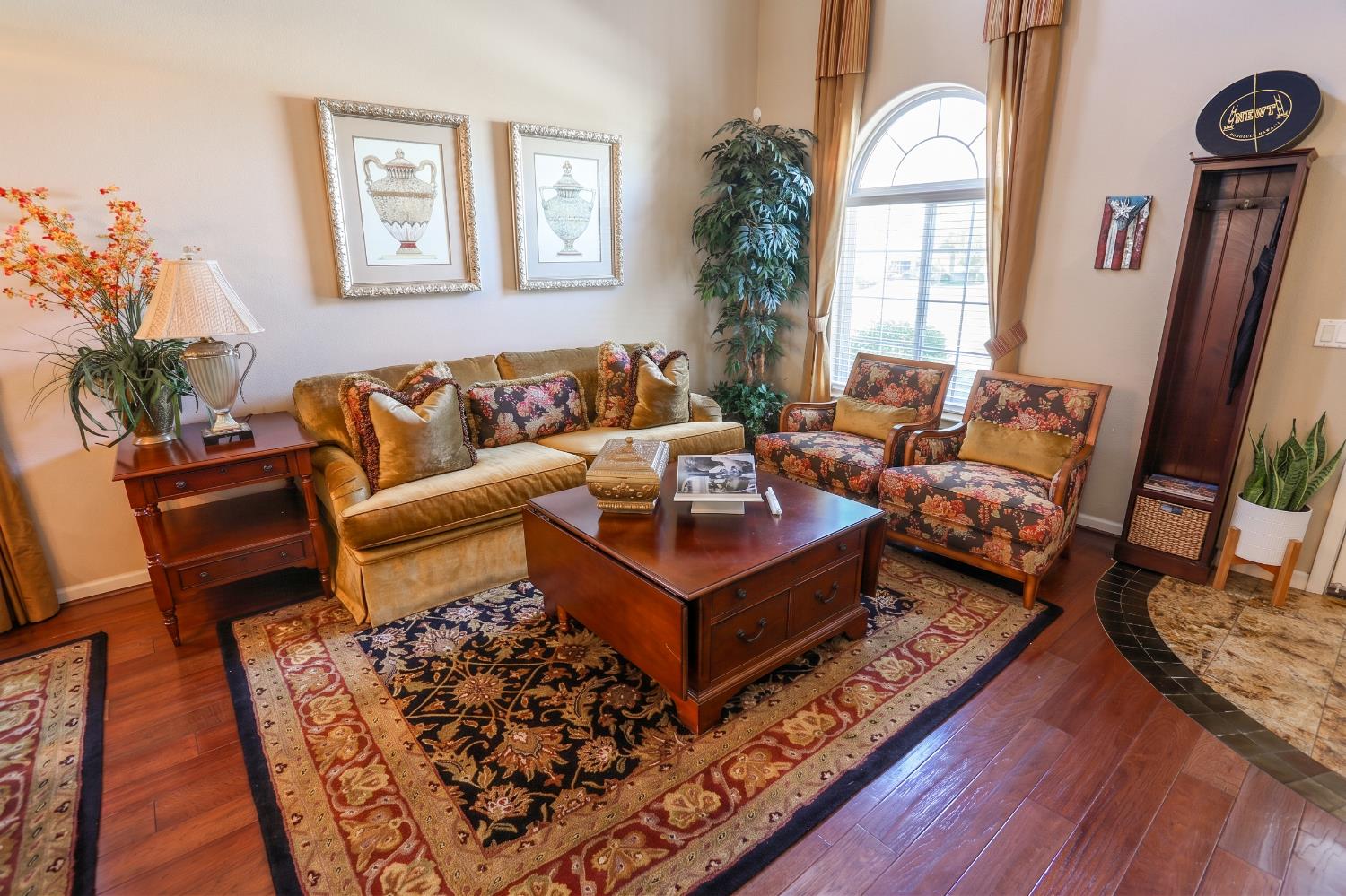 211 Las Palmas St, Los Banos, CA 93635