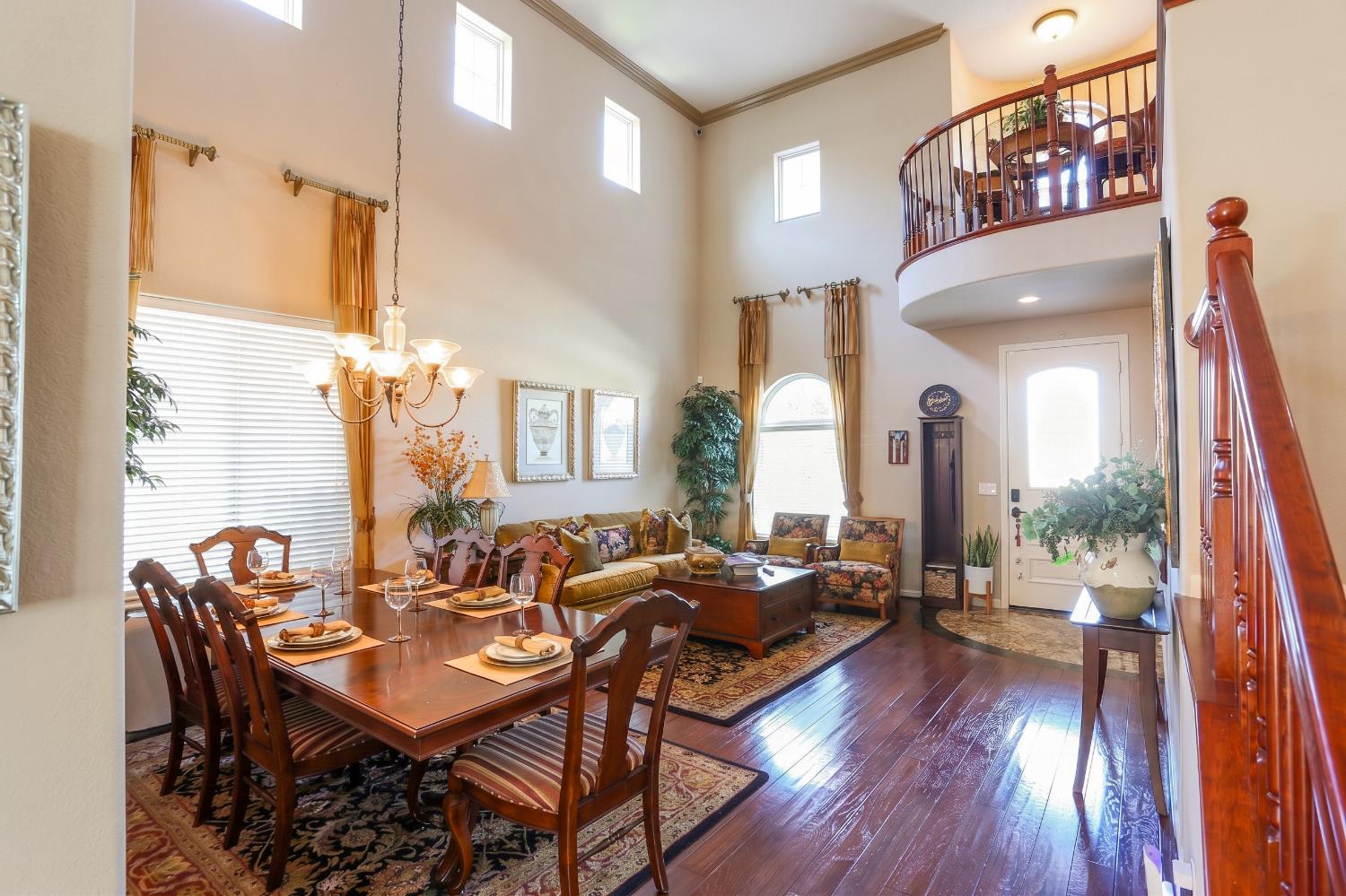 211 Las Palmas St, Los Banos, CA 93635