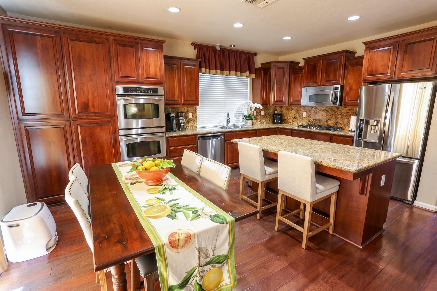 211 Las Palmas St, Los Banos, CA 93635