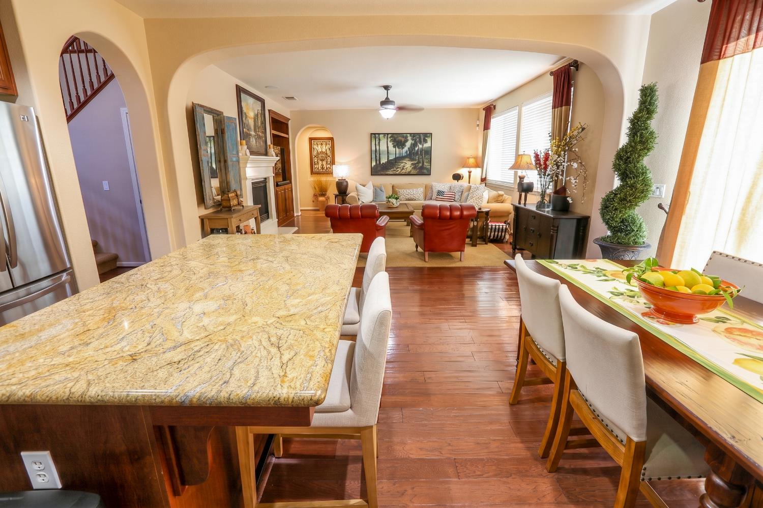 211 Las Palmas St, Los Banos, CA 93635