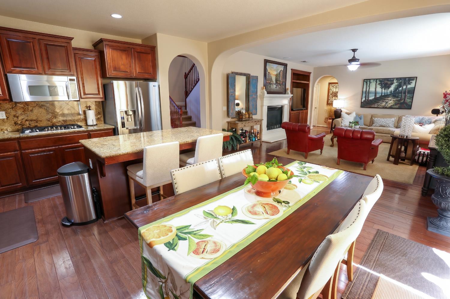 211 Las Palmas St, Los Banos, CA 93635
