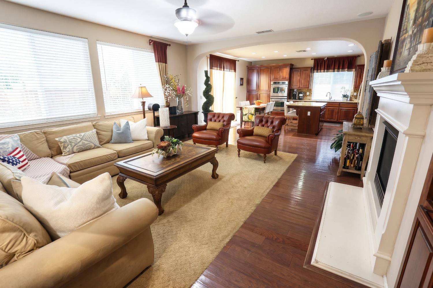 211 Las Palmas St, Los Banos, CA 93635