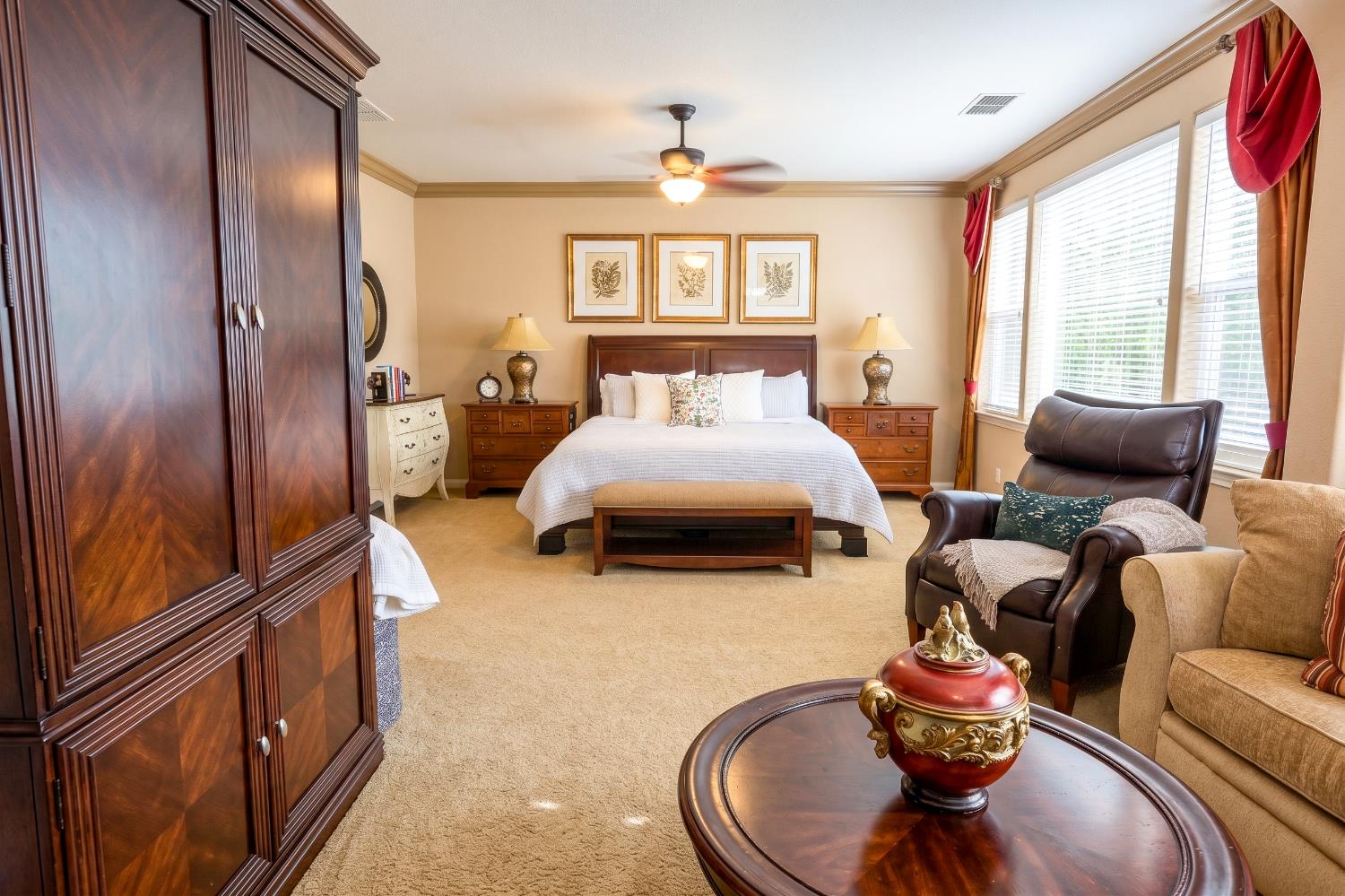 211 Las Palmas St, Los Banos, CA 93635