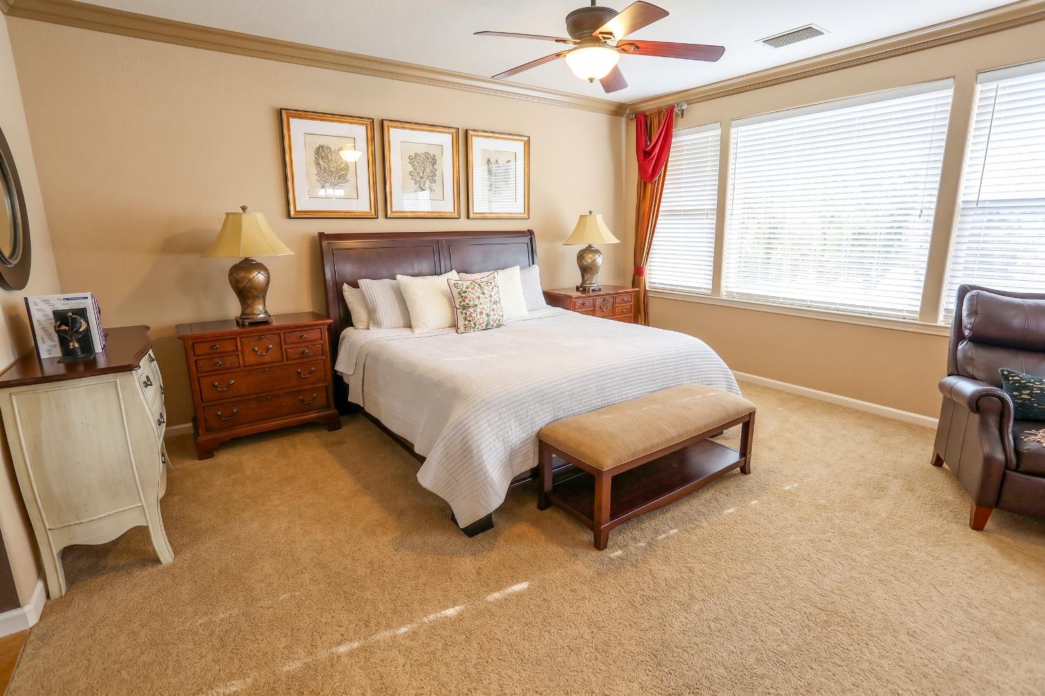 211 Las Palmas St, Los Banos, CA 93635