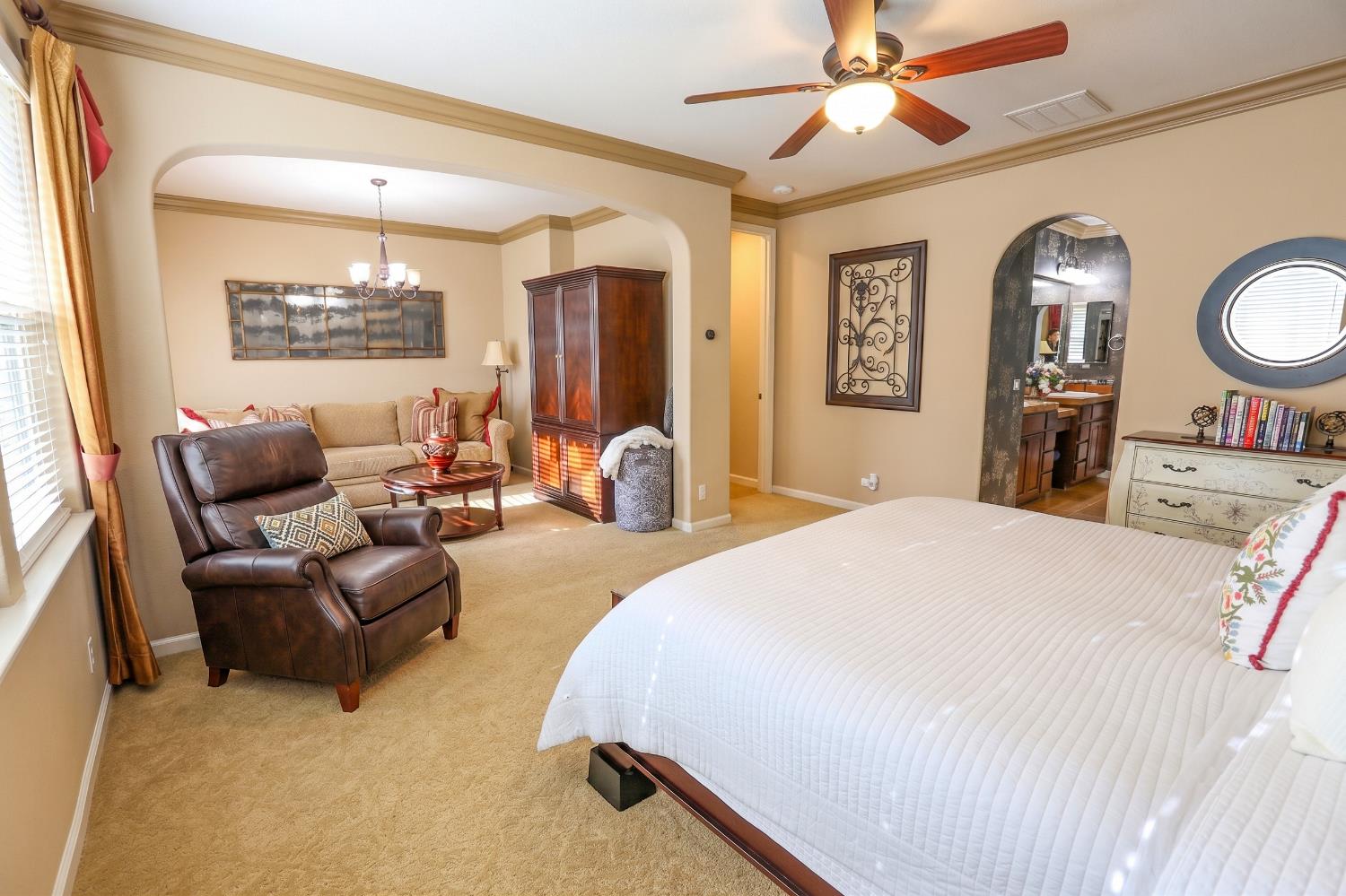 211 Las Palmas St, Los Banos, CA 93635