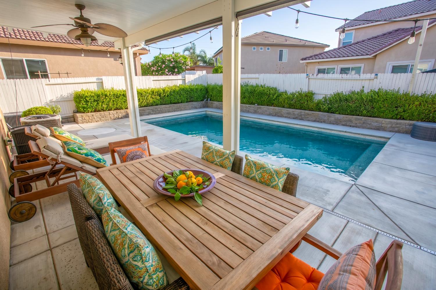 211 Las Palmas St, Los Banos, CA 93635