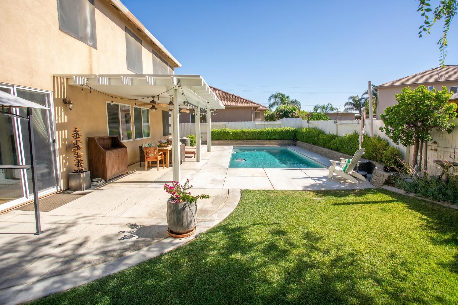 211 Las Palmas St, Los Banos, CA 93635