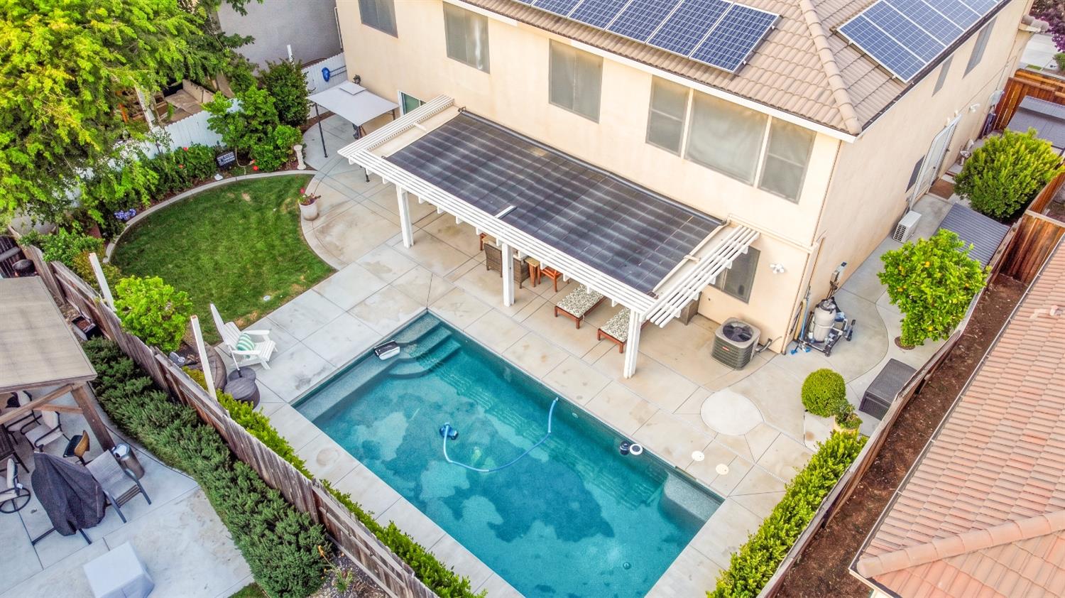 211 Las Palmas St, Los Banos, CA 93635