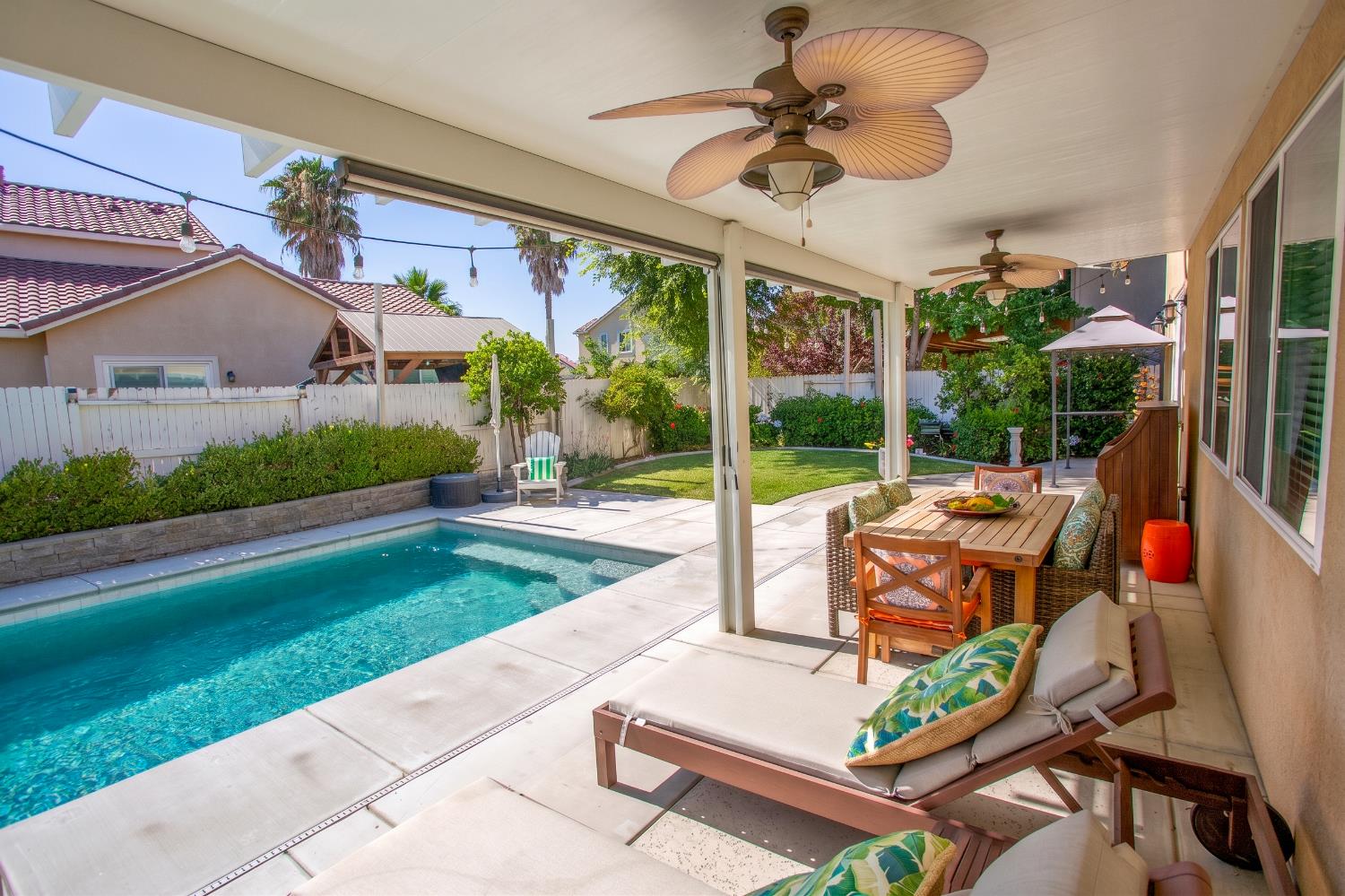211 Las Palmas St, Los Banos, CA 93635