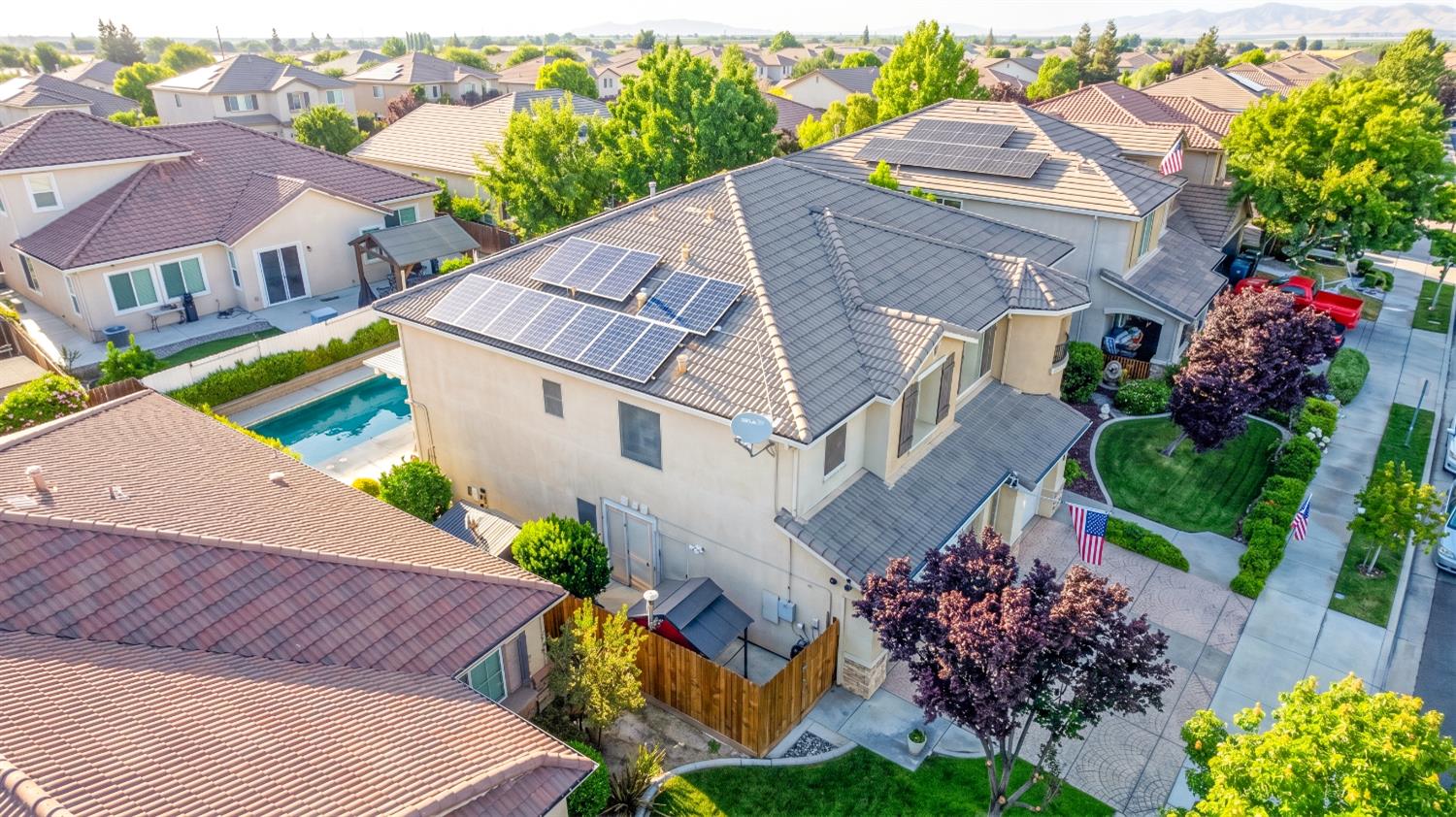 211 Las Palmas St, Los Banos, CA 93635