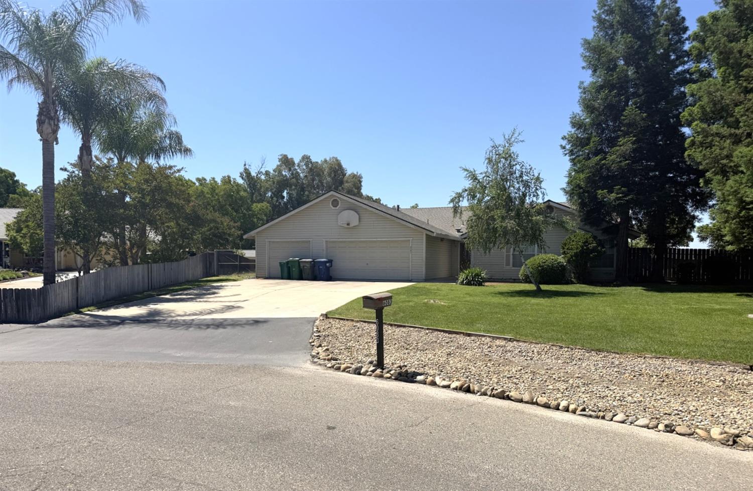 6083 Raymond Ct, Atwater, CA 95301