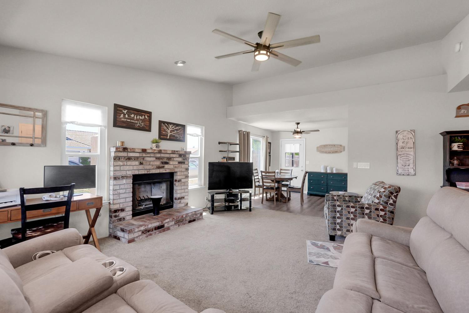 5713 Prince Edward Ln, Riverbank, CA 95367