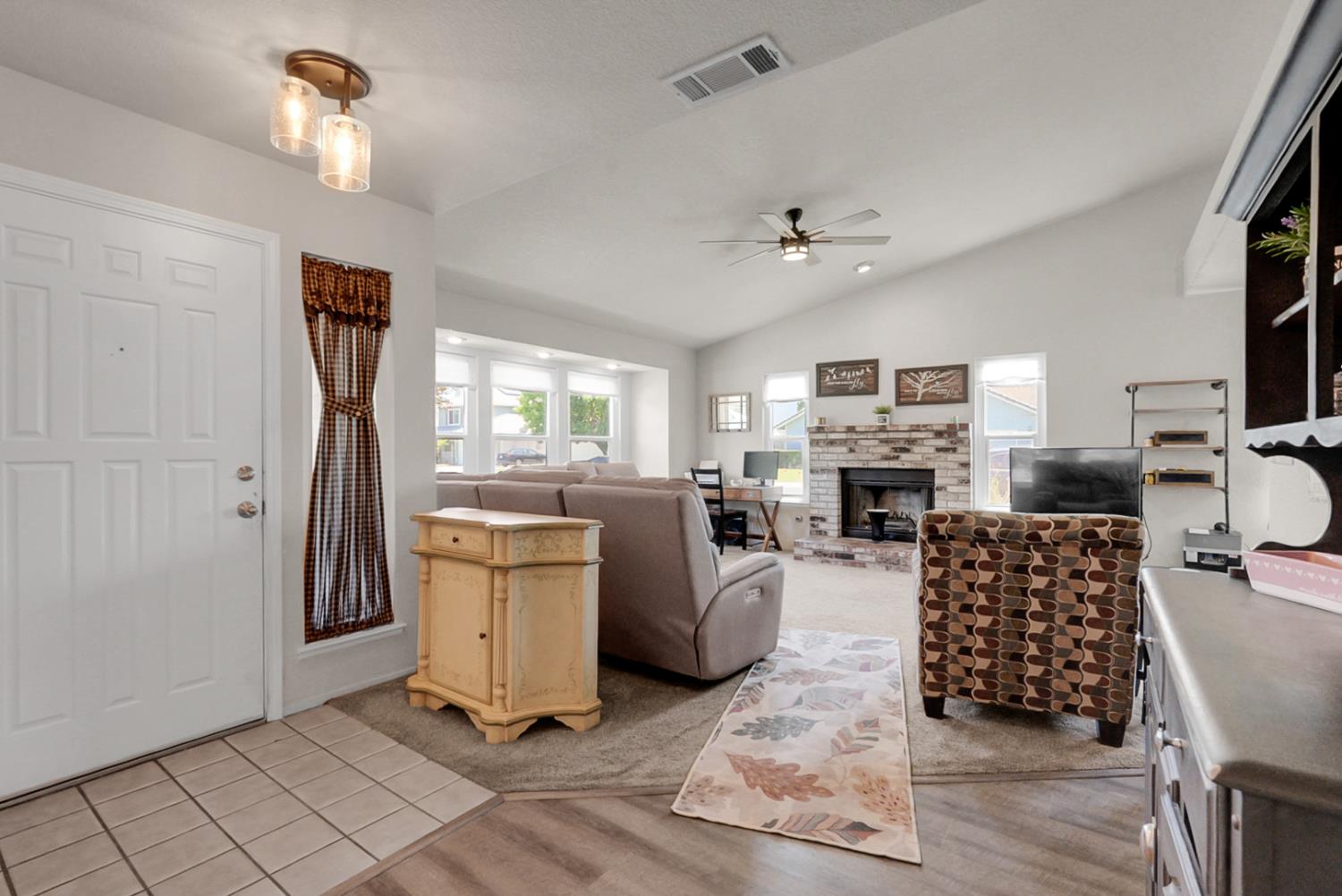 5713 Prince Edward Ln, Riverbank, CA 95367