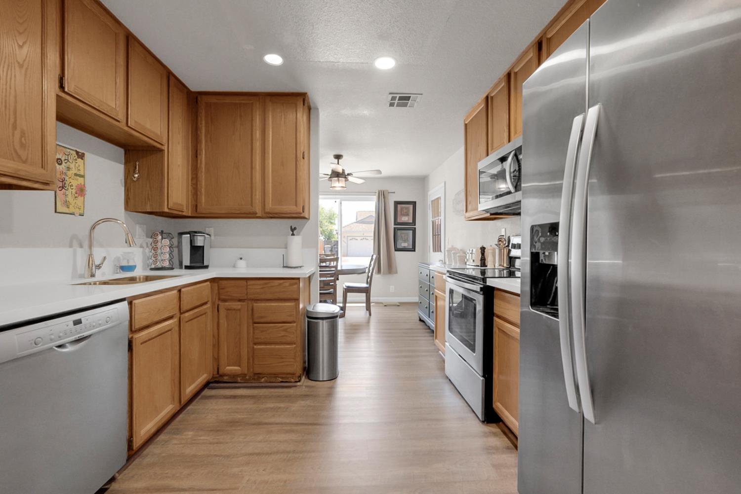 5713 Prince Edward Ln, Riverbank, CA 95367