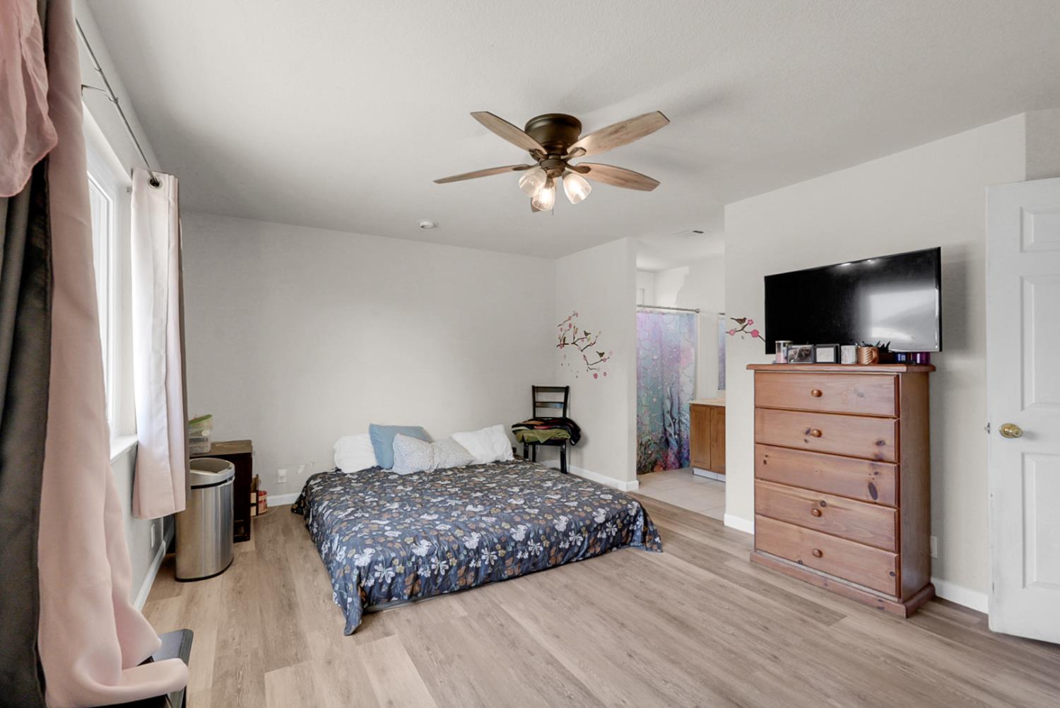5713 Prince Edward Ln, Riverbank, CA 95367