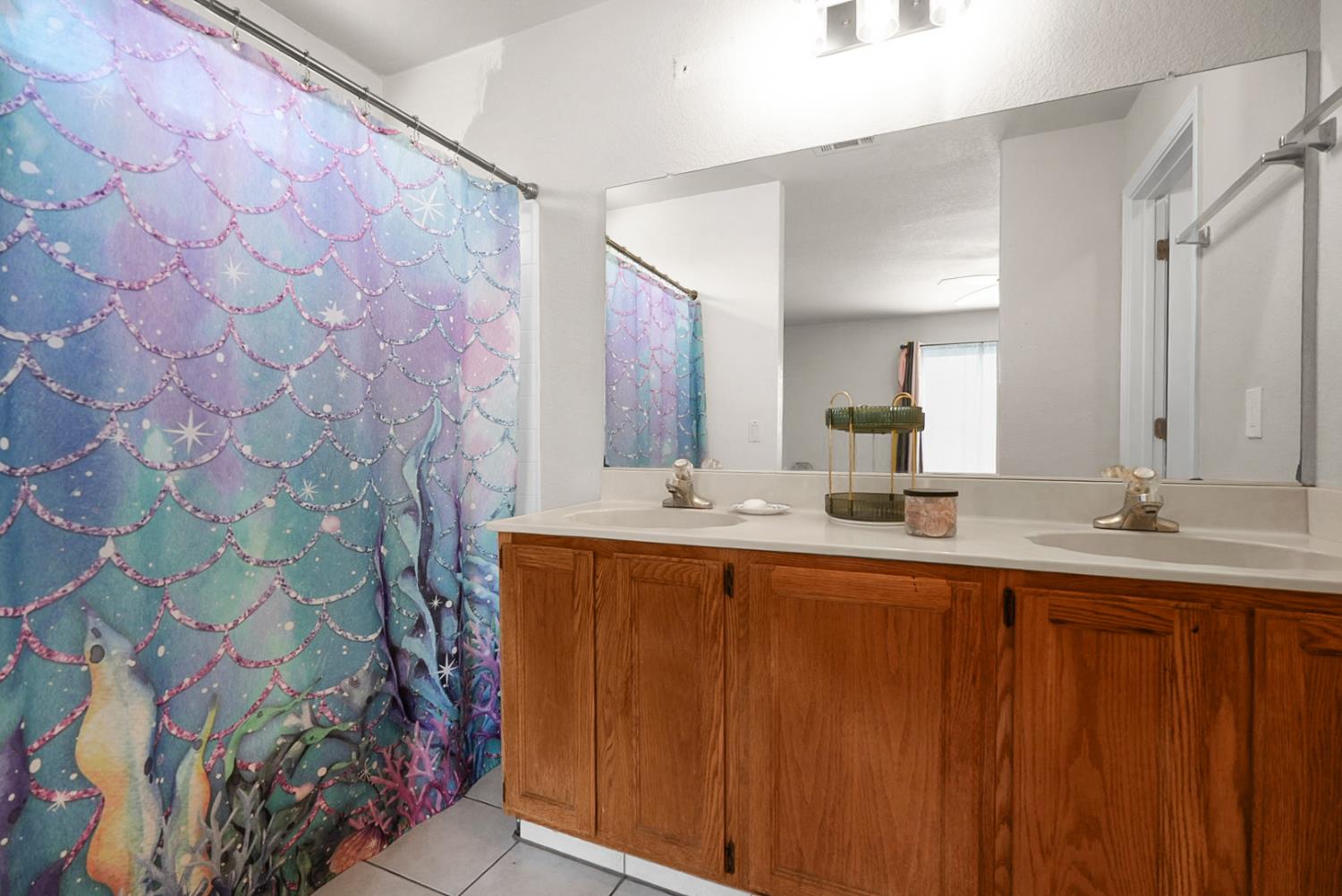 5713 Prince Edward Ln, Riverbank, CA 95367