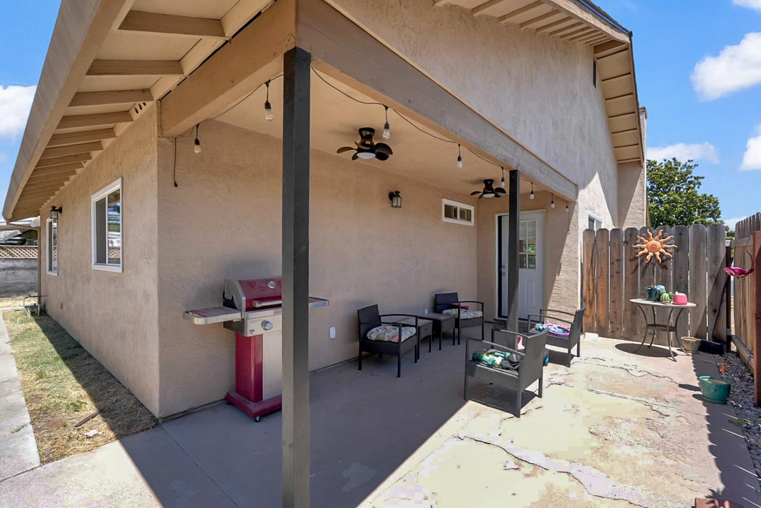 5713 Prince Edward Ln, Riverbank, CA 95367