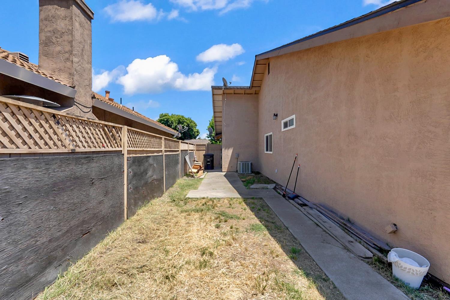 5713 Prince Edward Ln, Riverbank, CA 95367