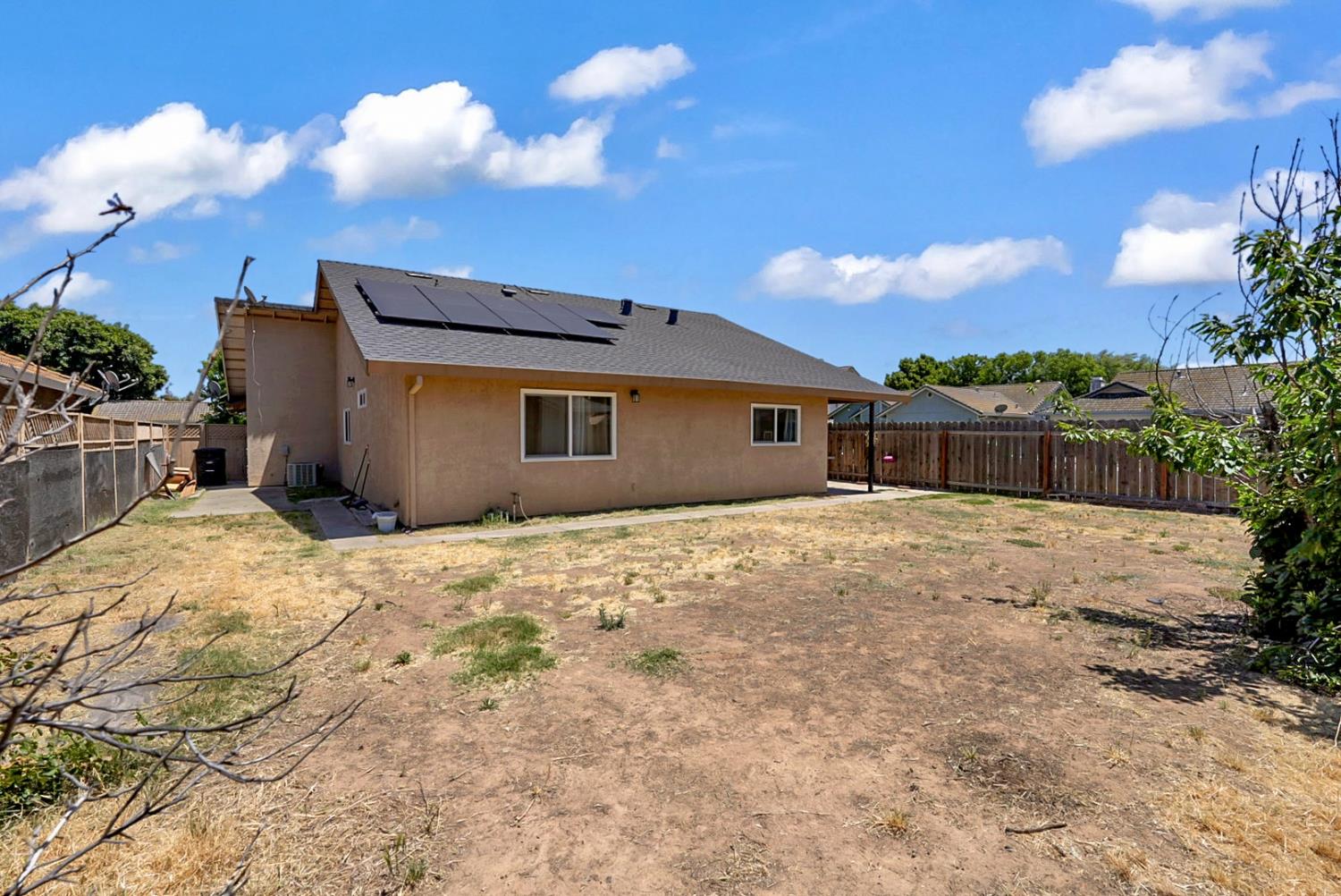 5713 Prince Edward Ln, Riverbank, CA 95367
