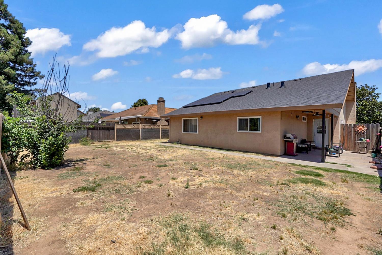 5713 Prince Edward Ln, Riverbank, CA 95367