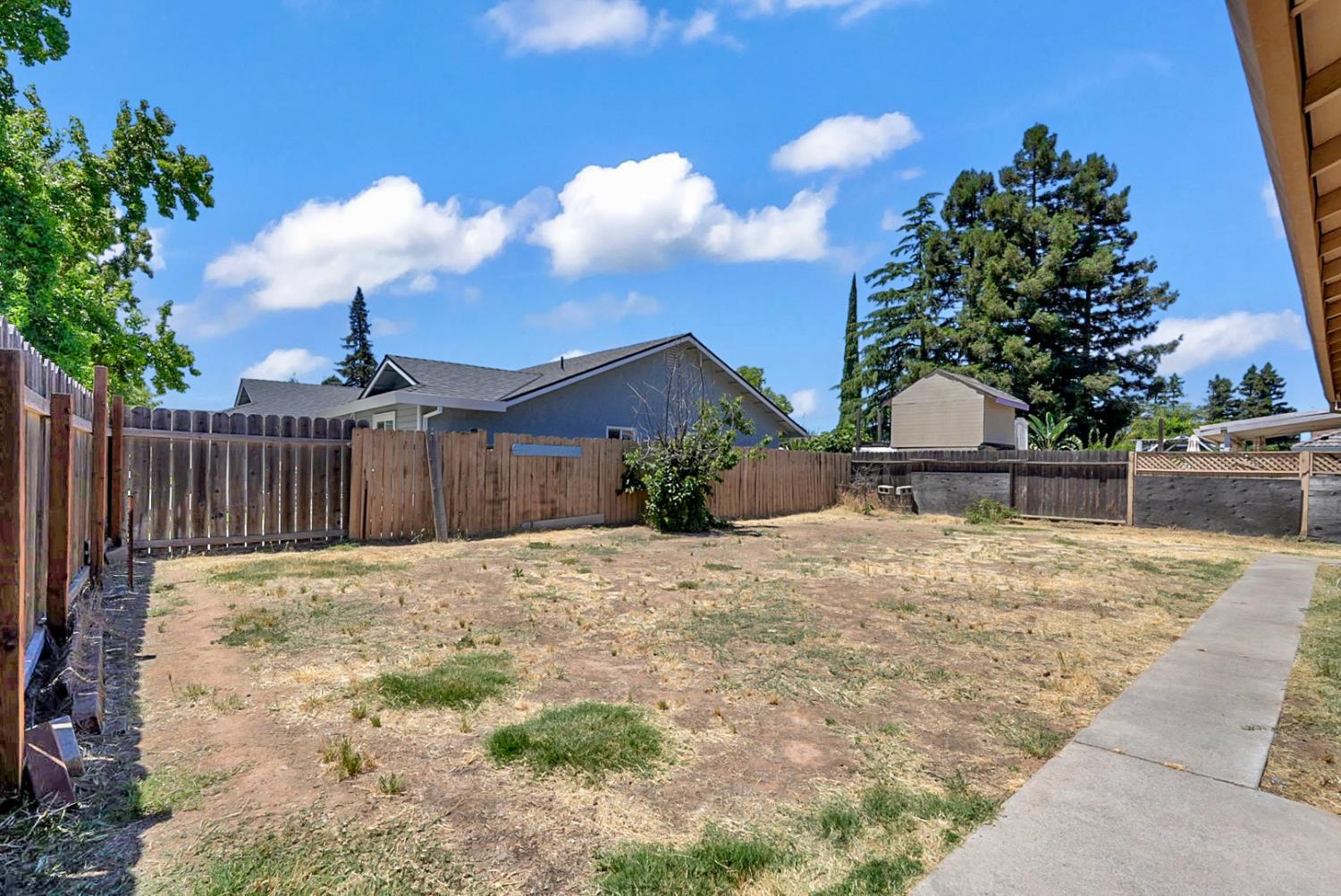 5713 Prince Edward Ln, Riverbank, CA 95367