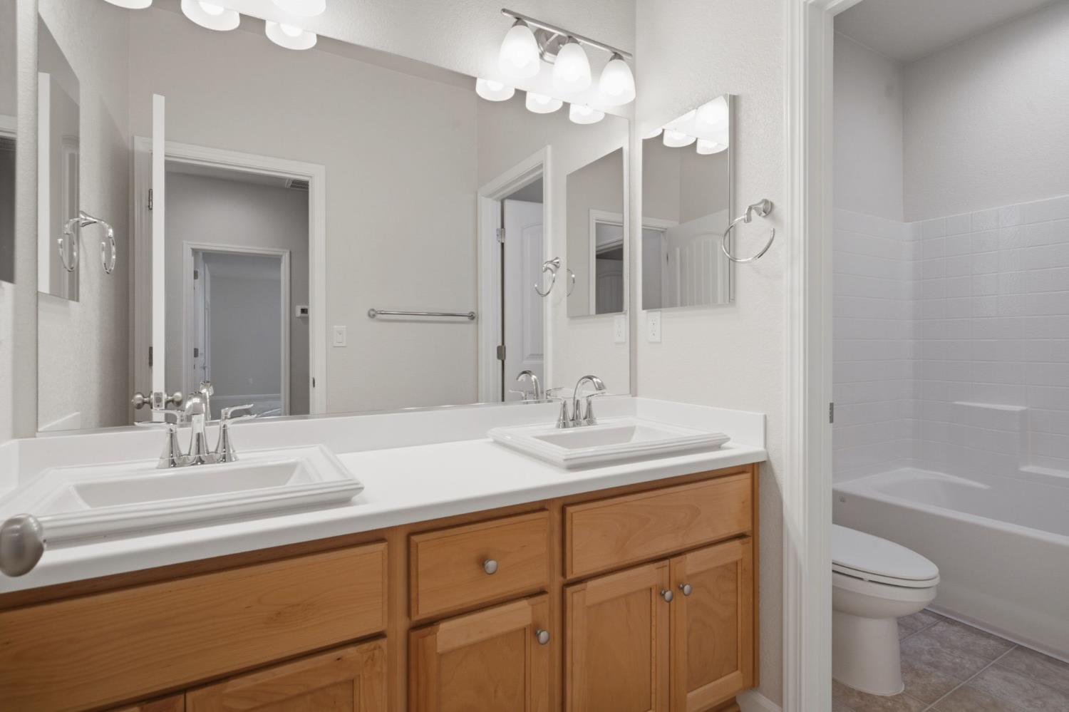 4344 Vanguard Dr, Modesto, CA 95356