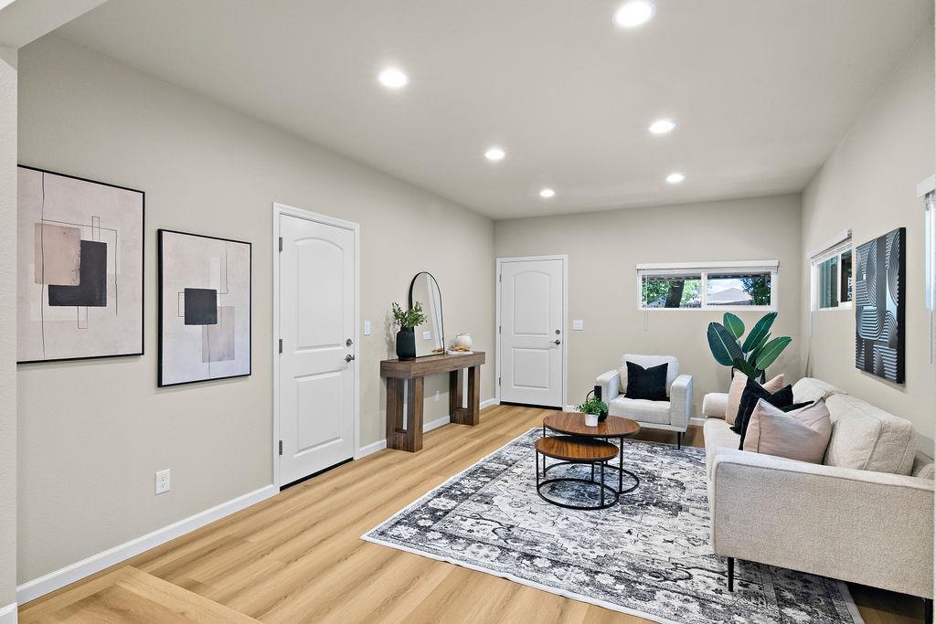 909 Malibu Ct, Modesto, CA 95350