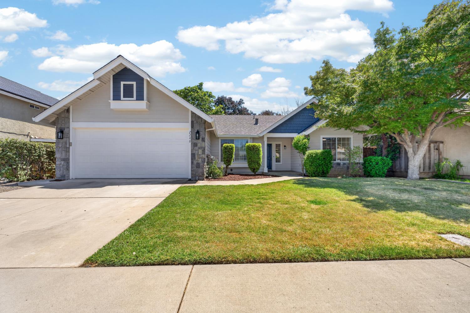 2248 Country Manor Dr, Riverbank, CA 95367