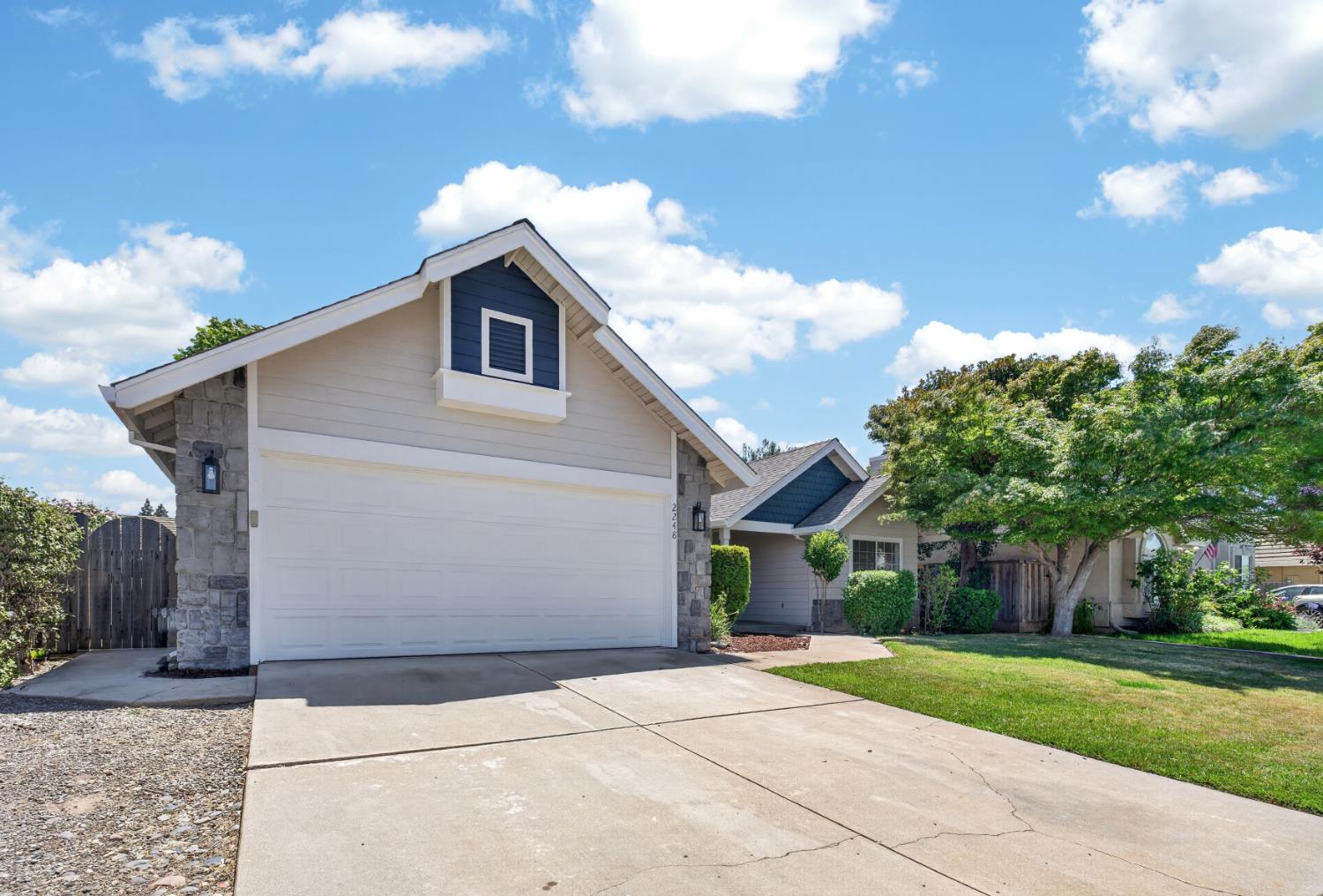 2248 Country Manor Dr, Riverbank, CA 95367