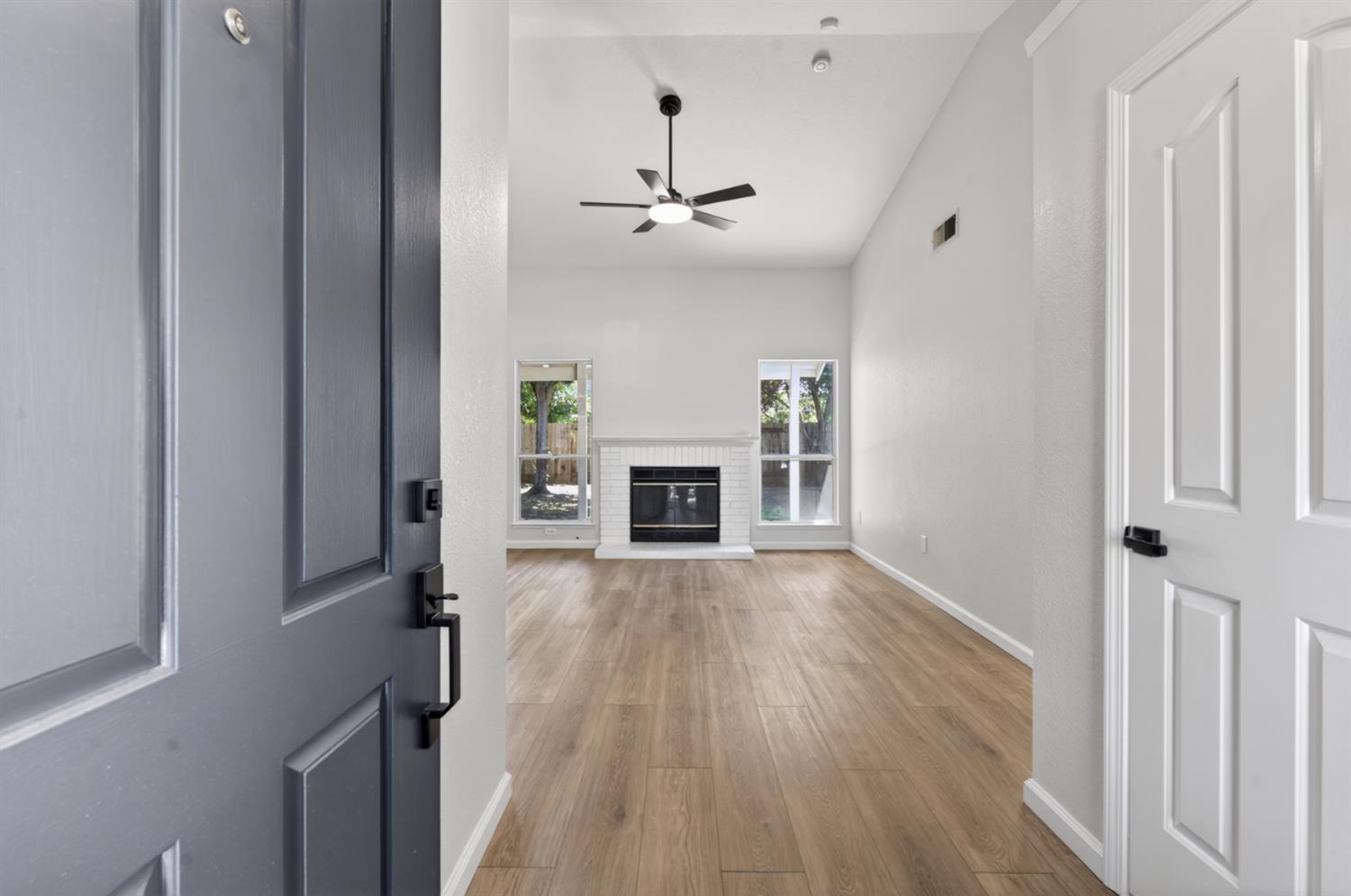 2248 Country Manor Dr, Riverbank, CA 95367