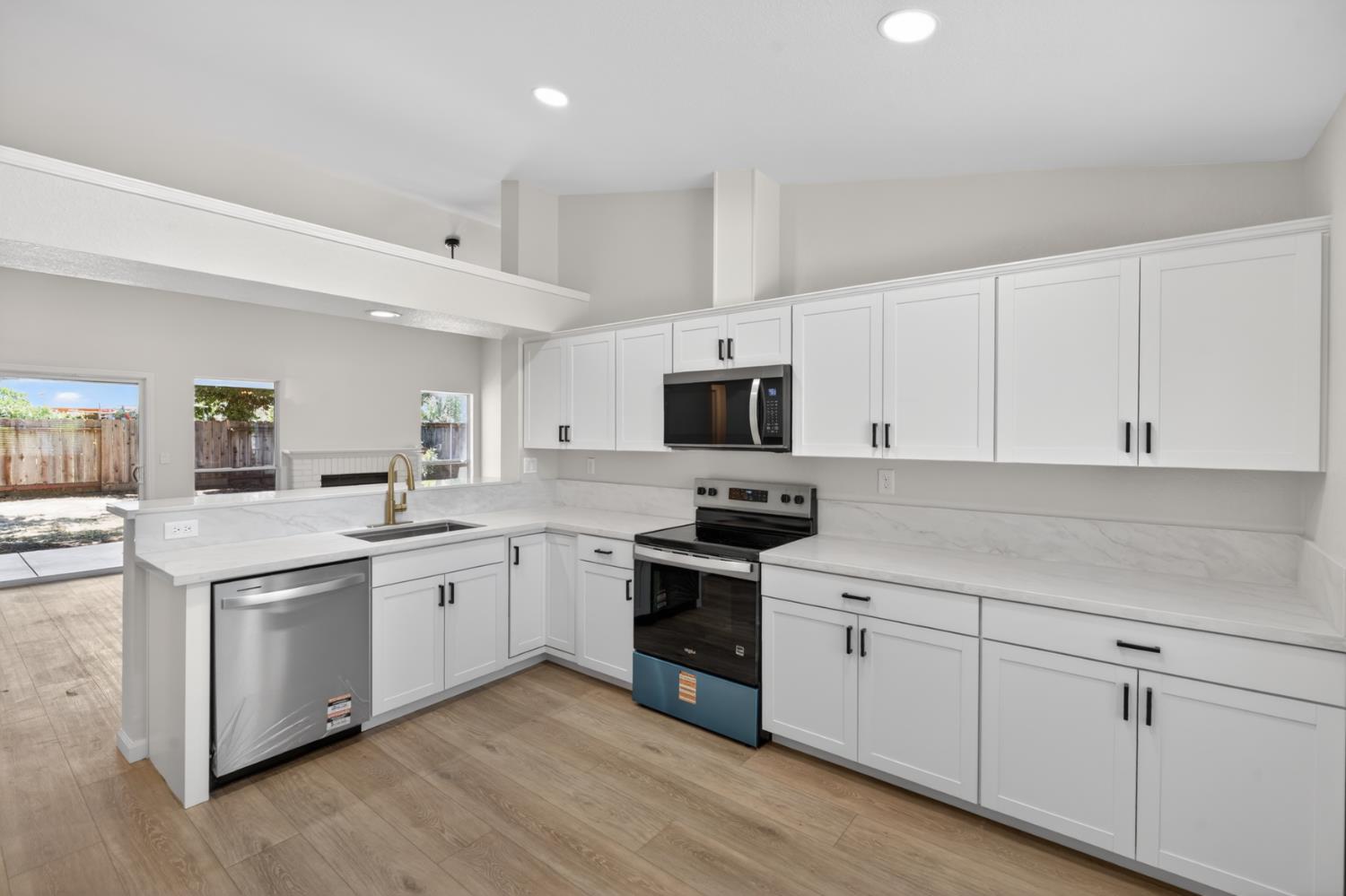 2248 Country Manor Dr, Riverbank, CA 95367