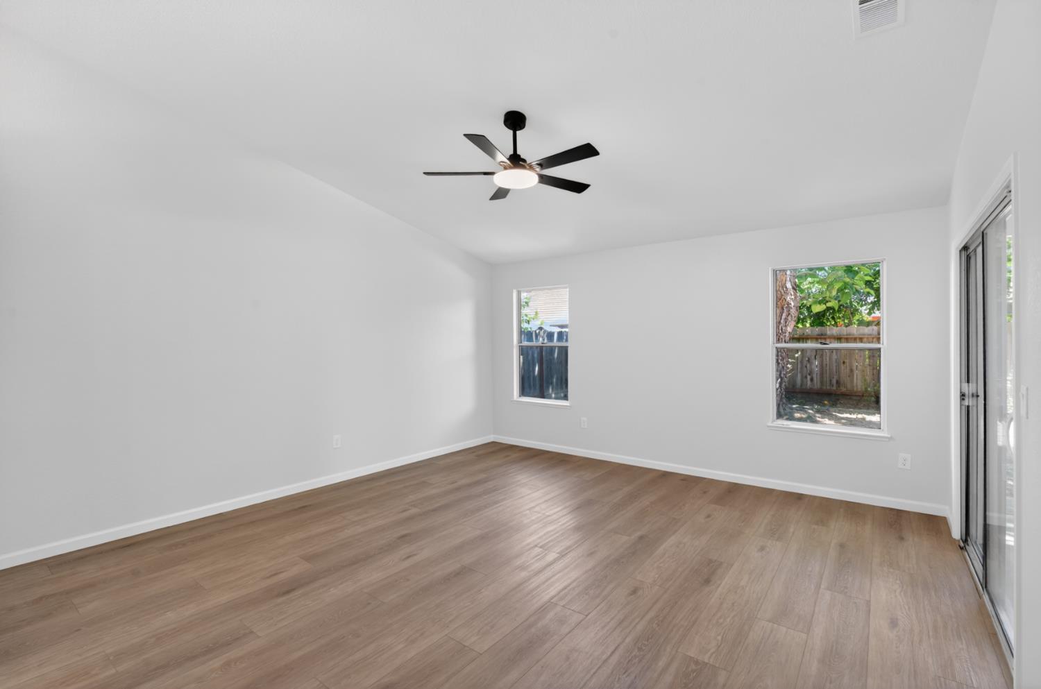 2248 Country Manor Dr, Riverbank, CA 95367