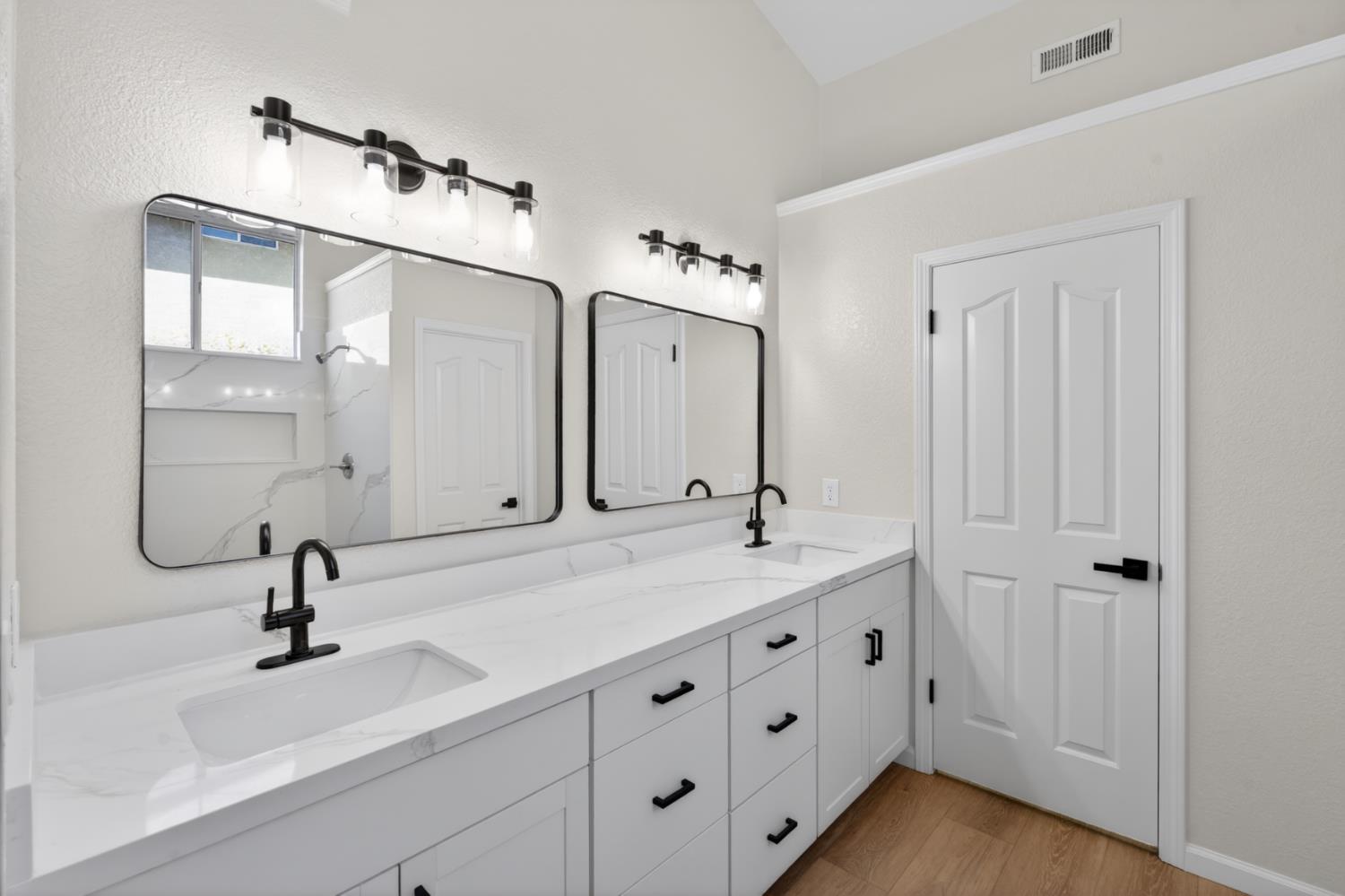 2248 Country Manor Dr, Riverbank, CA 95367