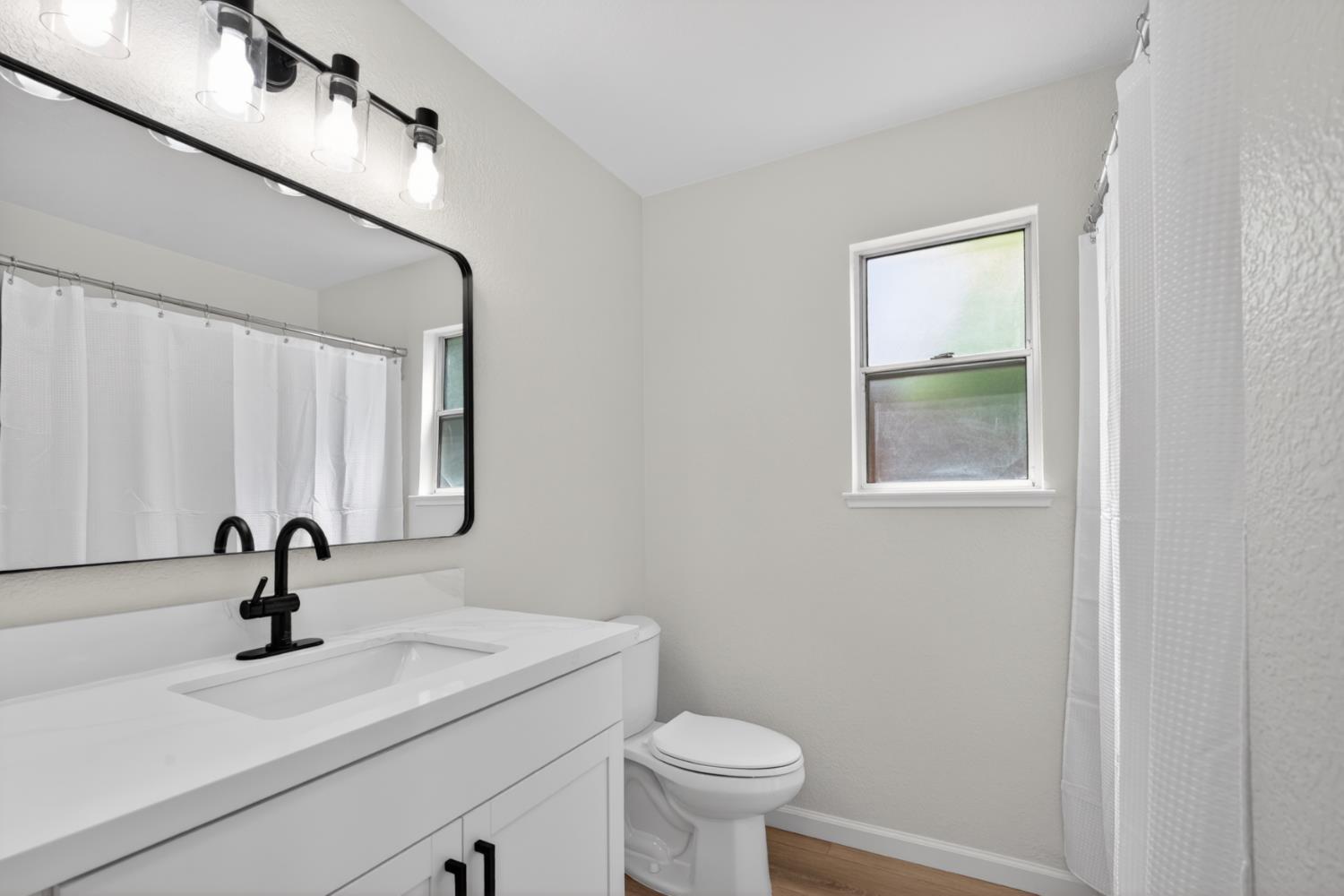 2248 Country Manor Dr, Riverbank, CA 95367